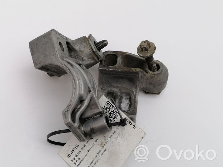 Mercedes-Benz E W211 Support de barre stabilisatrice avant A2113231126