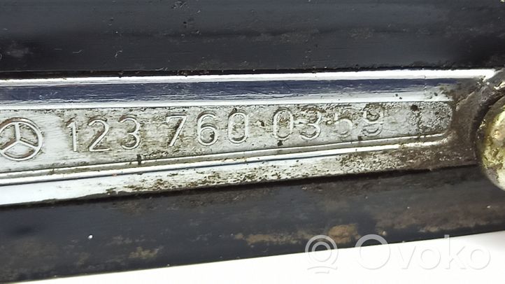 Mercedes-Benz E W123 Klamka zewnętrzna drzwi tylnych 1237600359