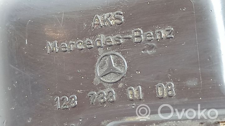 Mercedes-Benz E W123 Serratura portiera posteriore 1237330108
