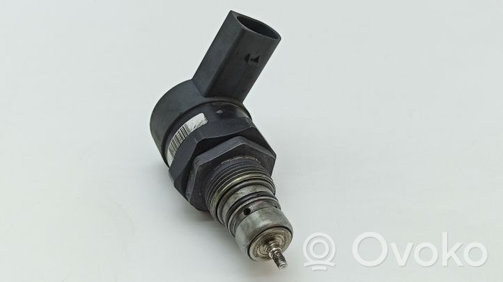 Mercedes-Benz E W211 Regulator ciśnienia paliwa A6110780449