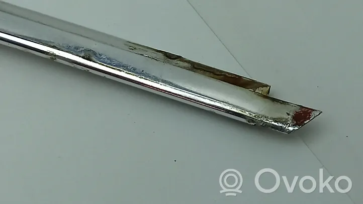 Mercedes-Benz S W116 Rivestimento modanatura del vetro della portiera anteriore 