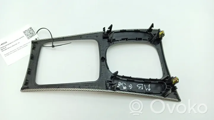 Mercedes-Benz C W203 Rivestimento in plastica cornice della leva del cambio A203680