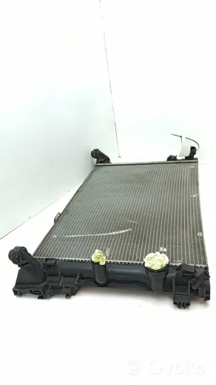 Mercedes-Benz E W212 Radiador del refrigerante A2045004103