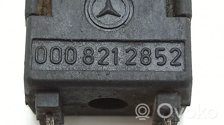 Mercedes-Benz COMPAKT W115 Priekšpusē durvju atvēršanas / aizvēršanas sensors (pīkstulis) 0008212852