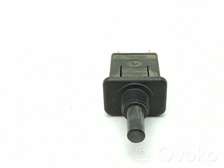 Mercedes-Benz COMPAKT W115 Sensor de la puerta delantera 0008212052