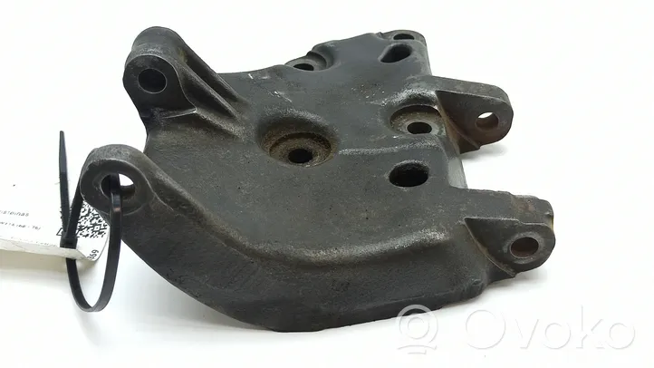 Mercedes-Benz COMPAKT W115 Generator/alternator bracket 1151550935