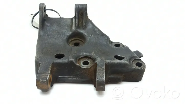 Mercedes-Benz COMPAKT W115 Кронштейн генератора 1151550935