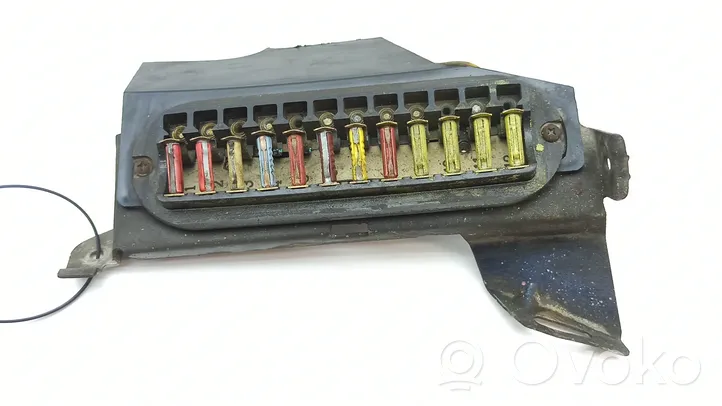 Mercedes-Benz COMPAKT W115 Module de fusibles 