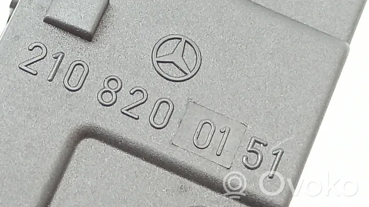 Mercedes-Benz CLK A208 C208 Istuimen lämmityksen kytkin 2108200151