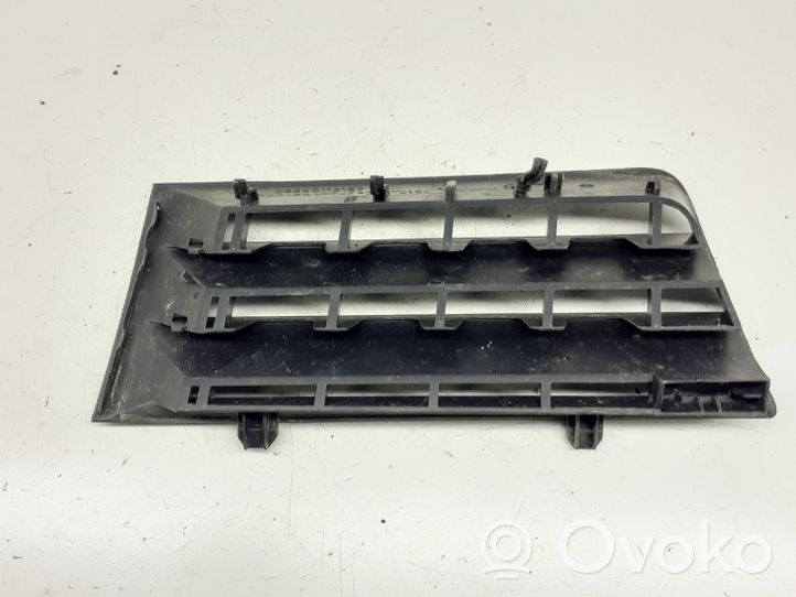 Renault Megane II Maskownica / Grill / Atrapa górna chłodnicy 8200114157