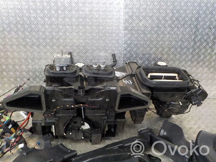 Mercedes-Benz Vito Viano W447 Montaje de la caja de climatización interior A4478322023