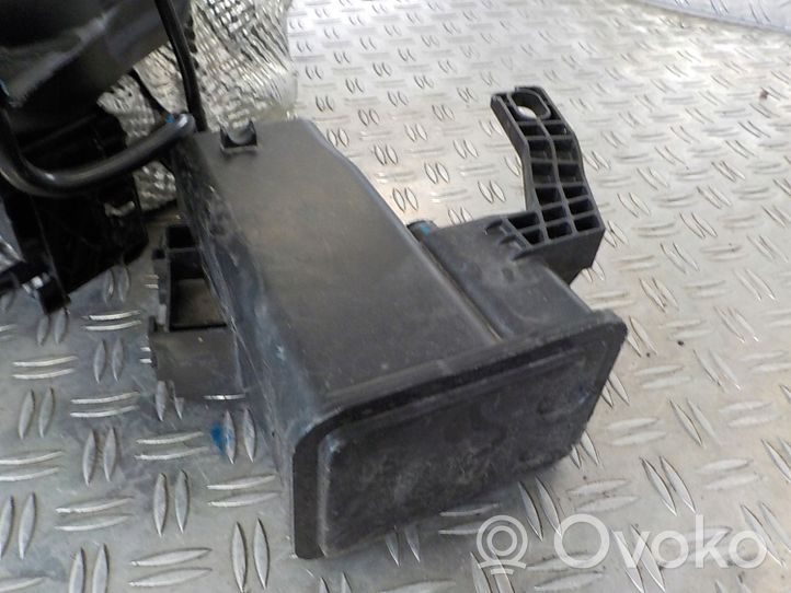 Peugeot 3008 II Réservoir de carburant 9829060280