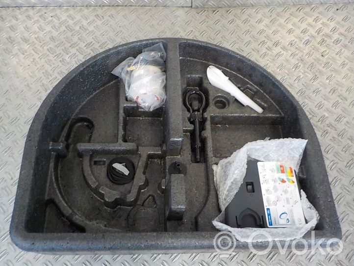 Ford Fiesta Bordwerkzeug Satz Set 81A11168AF