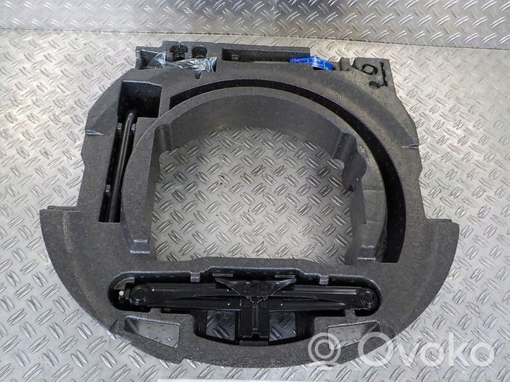 Volvo XC40 Set di attrezzi 31682085