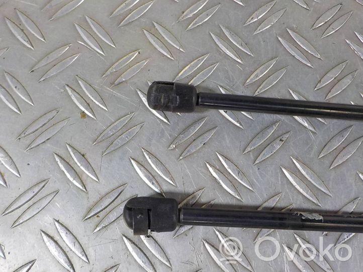 Mercedes-Benz Vito Viano W447 Staffa di rinforzo per ammortizzatore bagagliaio A4479800264