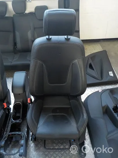 Ford Fiesta Sitze und Türverkleidungen komplett 
