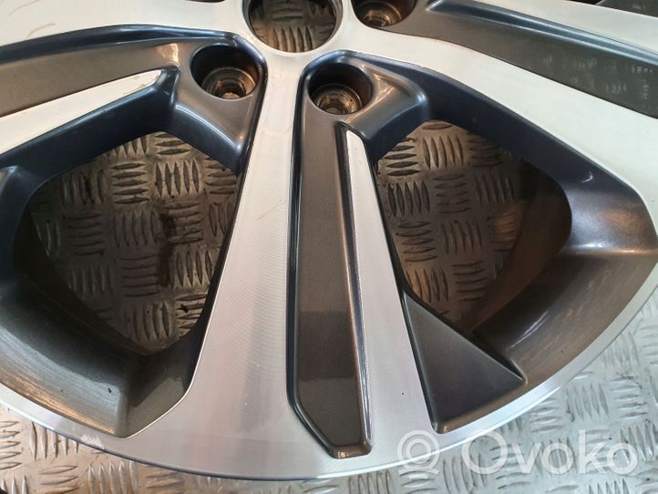 Hyundai Santa Fe R19 alloy rim 