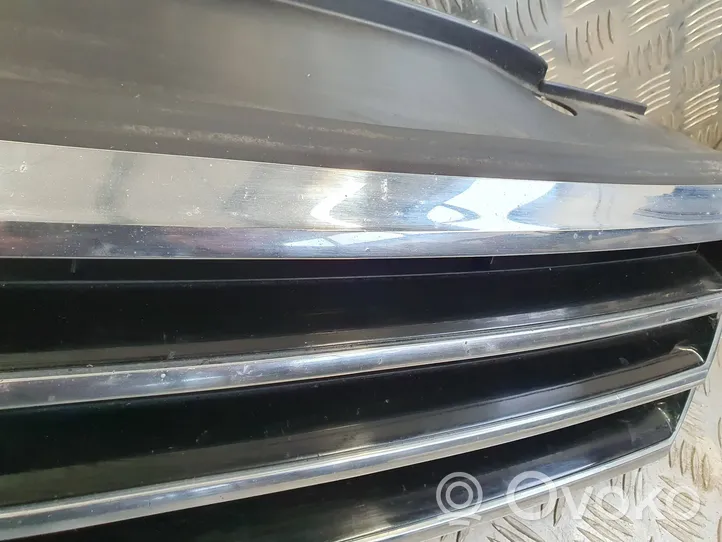 Volkswagen PASSAT B8 Grotelės viršutinės 3G0853651A