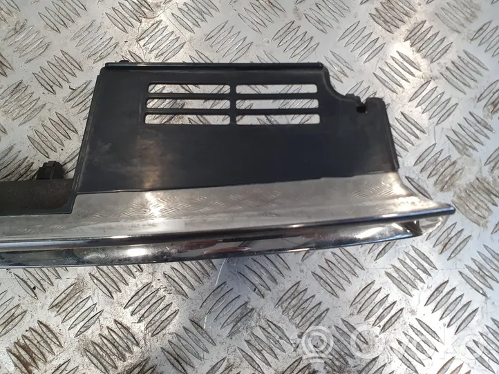 Mitsubishi Galant Grille calandre supérieure de pare-chocs avant MR441120