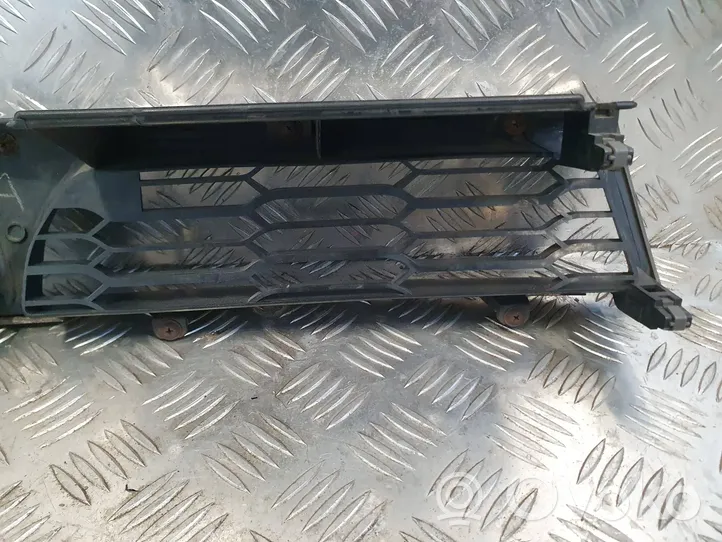 Mitsubishi Galant Grille calandre supérieure de pare-chocs avant MR441120