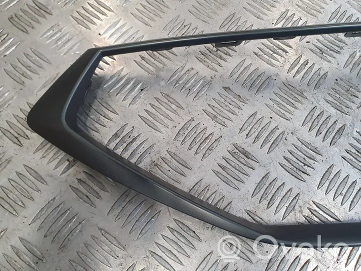 Seat Leon IV Maskownica / Grill / Atrapa górna chłodnicy 5FA853643