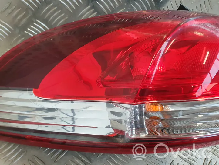 Renault Clio IV Luz trasera/de freno 265551445R