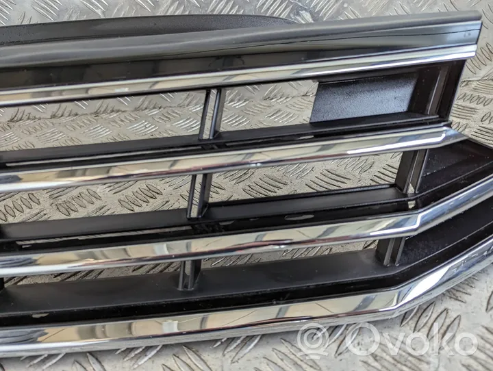 Volkswagen PASSAT B8 Grille calandre supérieure de pare-chocs avant 3C0853651