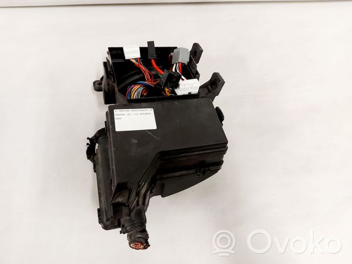 Nissan Qashqai Boîte à fusibles 319136024