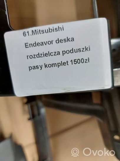 Mitsubishi Endeavor Deska rozdzielcza 