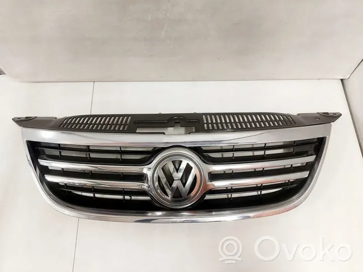 Volkswagen Tiguan Atrapa chłodnicy / Grill 5N0853653A