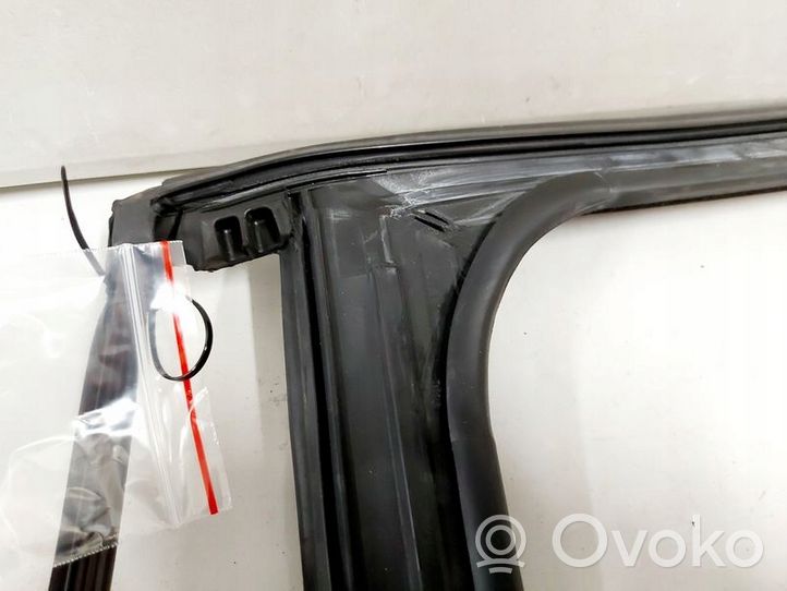 Fiat 500L Guma sandarinimo (ant priekinių durų) 