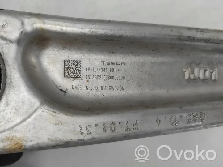 Tesla Model 3 Wahacz przedni 104434100D