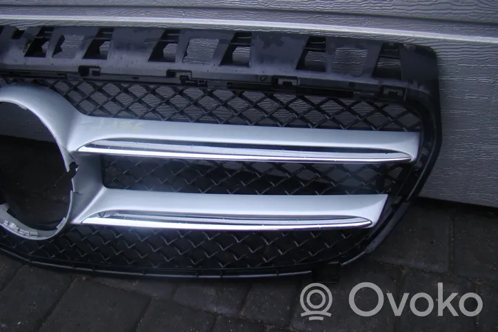 Mercedes-Benz A W176 Maskownica / Grill / Atrapa górna chłodnicy A1768880260