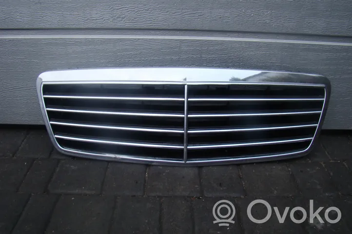 Mercedes-Benz CLK A208 C208 Grille de calandre avant A2088800085