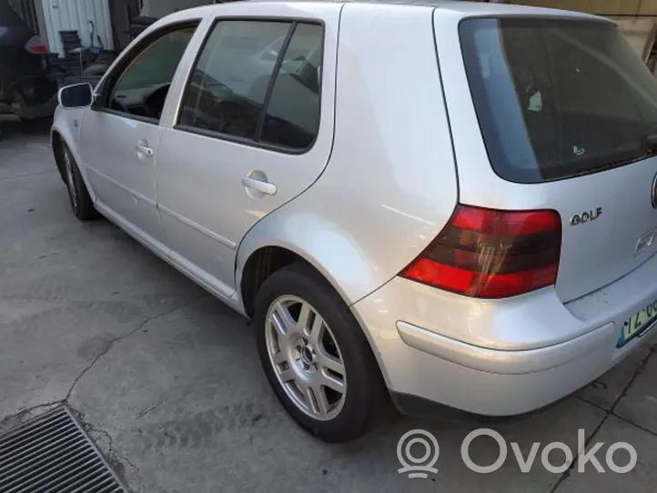 Volkswagen Golf IV Pare-chocs 