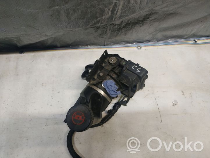 Peugeot 308 Supporto di montaggio della pompa del servosterzo 9684252580