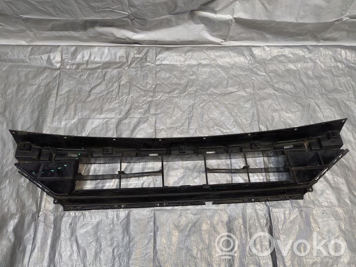 Ford Kuga III Grille inférieure de pare-chocs avant LV4B-17K945-S