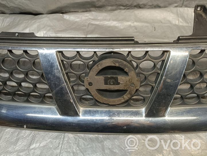 Nissan Navara D22 Grille calandre supérieure de pare-chocs avant 62310VK000