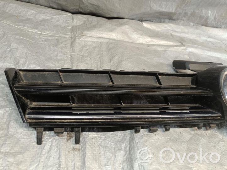 Volkswagen Golf VIII Grille de calandre avant 