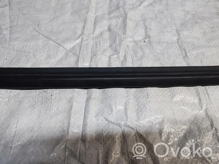 Toyota Yaris Cross Moulures des vitres de la porte avant 68160-K0011