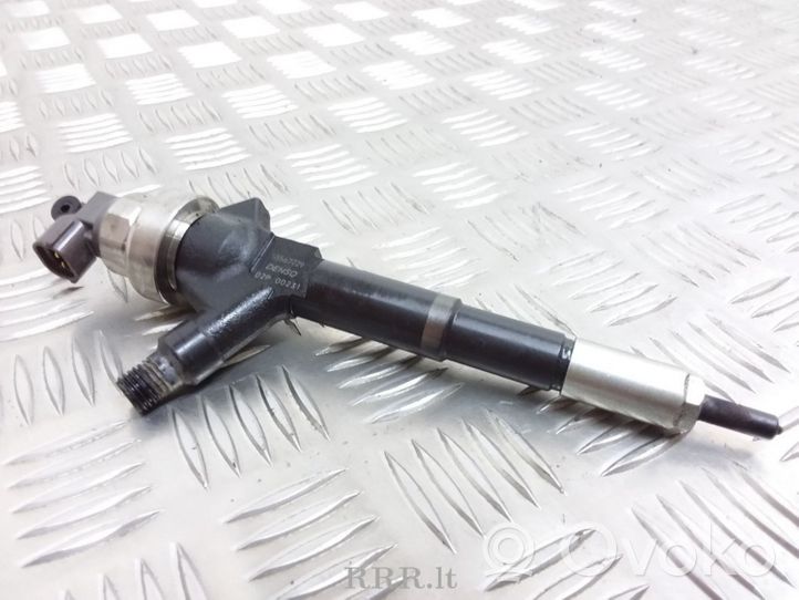 Opel Astra J Fuel injector 55567729