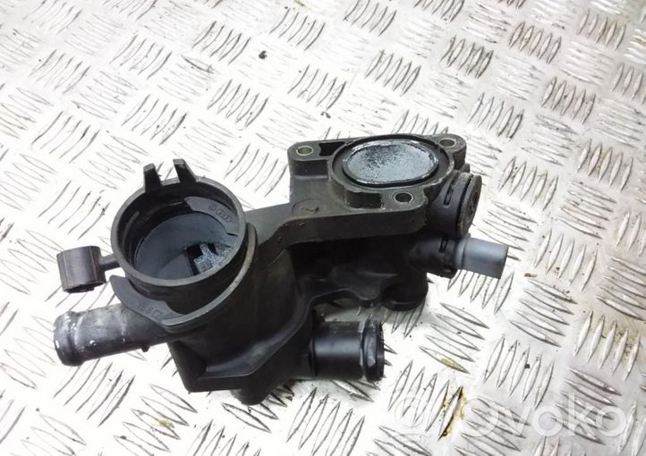 Volkswagen Polo IV 9N3 Boîtier de thermostat / thermostat 032121111