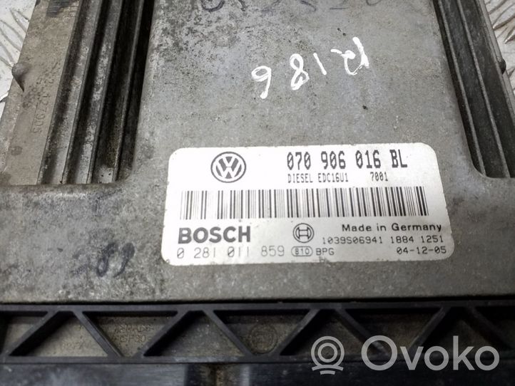 Volkswagen Touareg I Calculateur moteur ECU 070906016BL