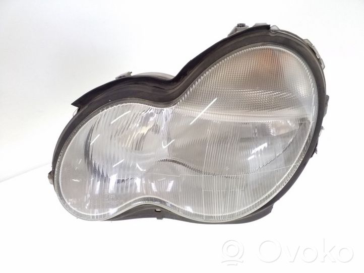 Mercedes-Benz C W203 Lampa przednia A2038200761