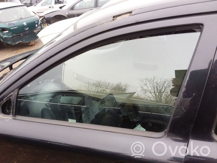 Volvo XC70 Front door window glass four-door 