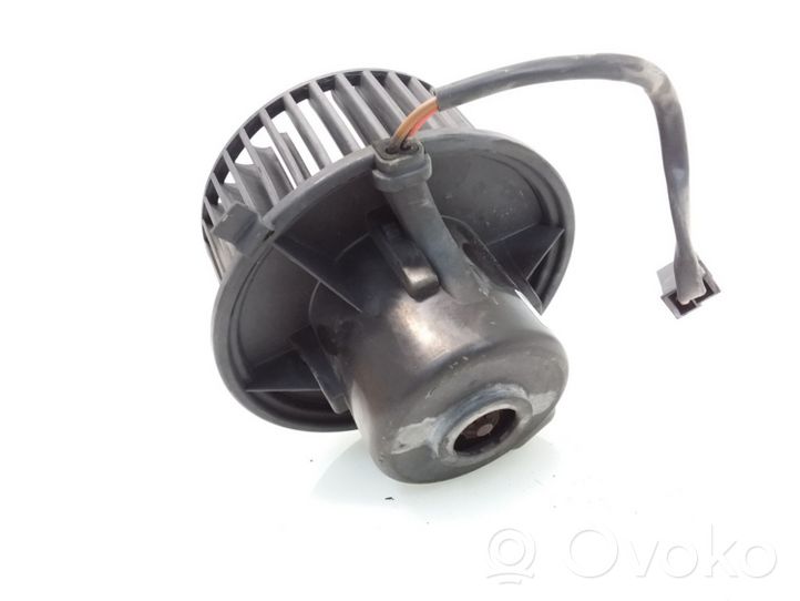 Volkswagen PASSAT B4 Pečiuko ventiliatorius/ putikas 357819021