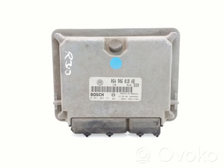 Volkswagen New Beetle Calculateur moteur ECU 06A906018AB