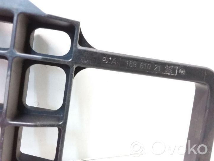 Mercedes-Benz B W245 Staffa di montaggio della batteria A1696102136