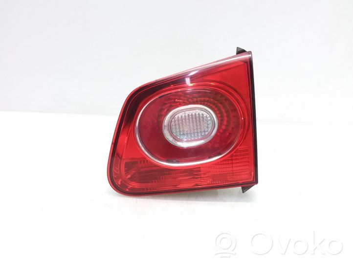 Volkswagen Tiguan Lampy tylnej klapy bagażnika 5N0945094B