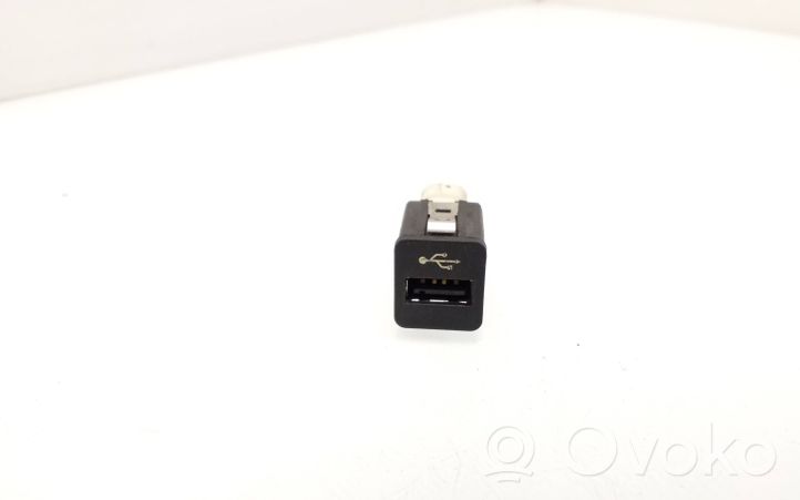 BMW 5 F10 F11 USB socket connector 9167196